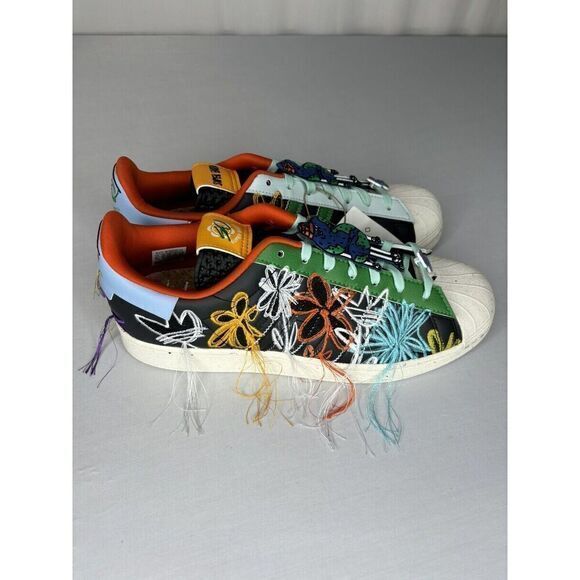 Athletic_Shoes